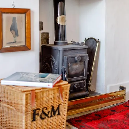 3 Bed In Polruan Pc009